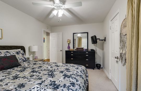 4746 Hannaford Dr Int-17