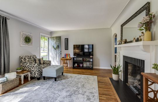 4746 Hannaford Dr Int-2