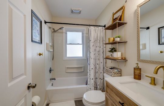 4746 Hannaford Dr Int-22