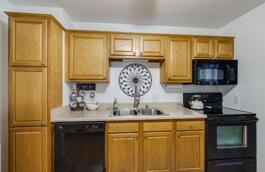 4746 Hannaford Dr Int-7