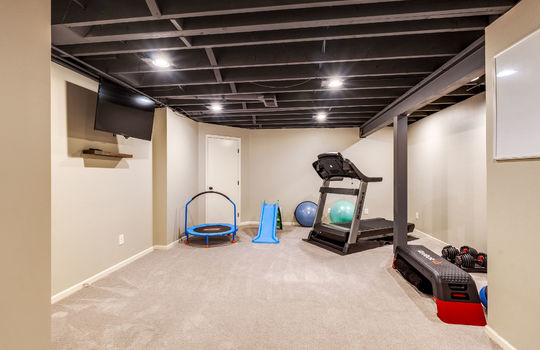 5024 Hunters Green Dr Int-42