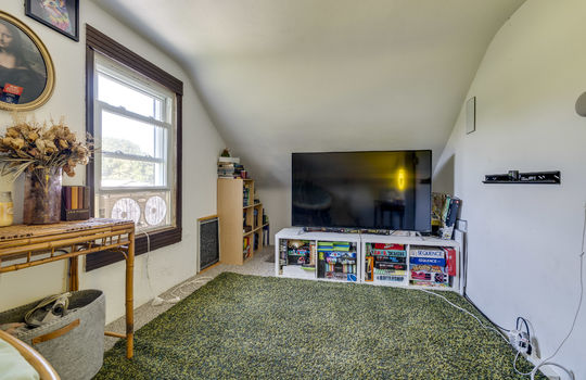 9230 Crabb Rd Int-12