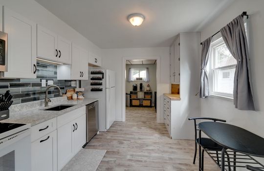 1148 Birch Ave Int-4