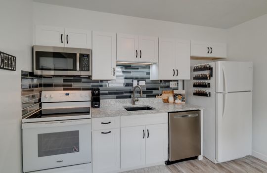 1148 Birch Ave Int-5