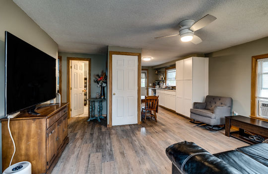 153 E Vesey St Int-1