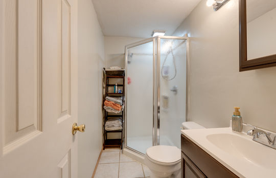 153 E Vesey St Int-12