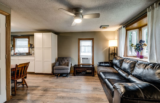 153 E Vesey St Int-2