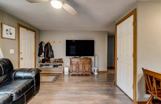 153 E Vesey St Int-3