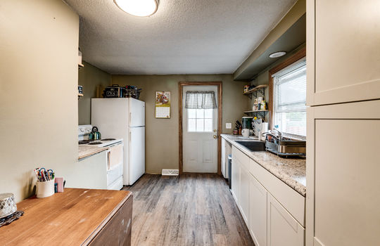 153 E Vesey St Int-5