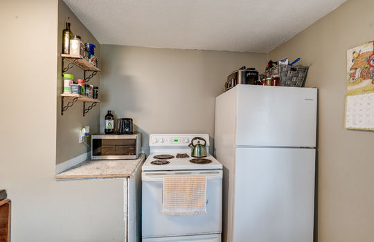 153 E Vesey St Int-6