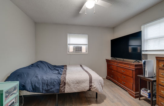 153 E Vesey St Int-8