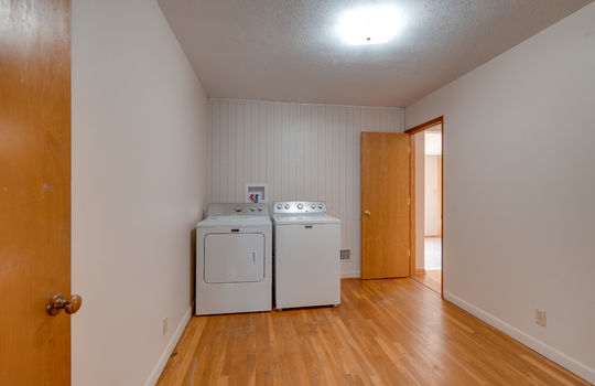 331 Southdale Int-14