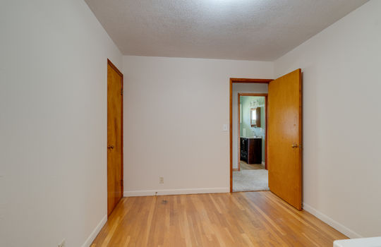 331 Southdale Int-15