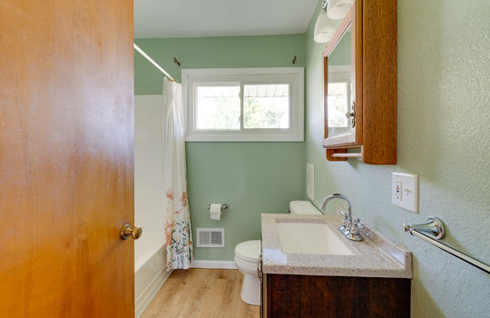 331 Southdale Int-16