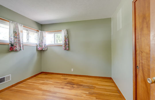 331 Southdale Int-17