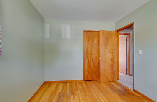 331 Southdale Int-18