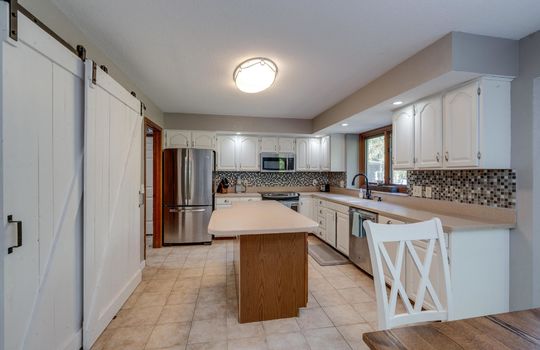 3388 Shadywood Int-14