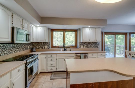 3388 Shadywood Int-16