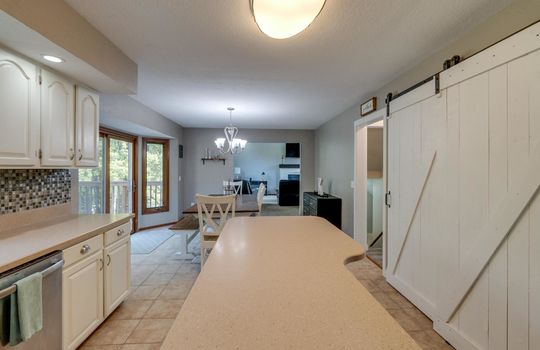 3388 Shadywood Int-17