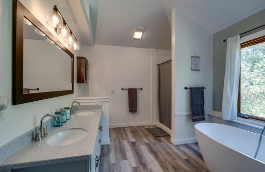 3388 Shadywood Int-29