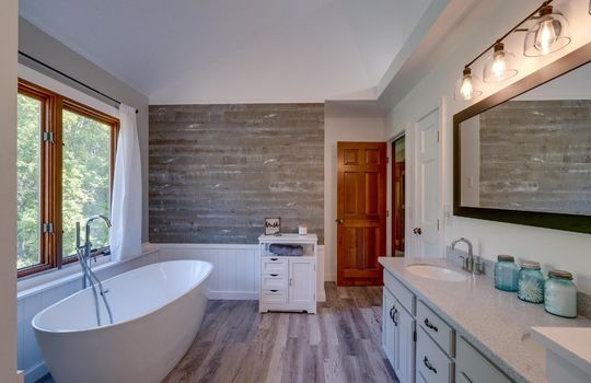 3388 Shadywood Int-30