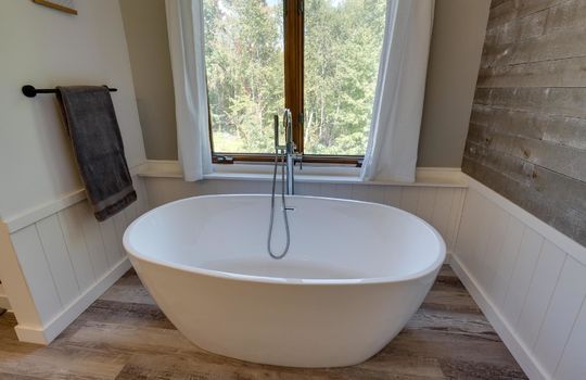 3388 Shadywood Int-31