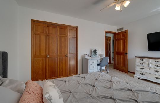 3388 Shadywood Int-36