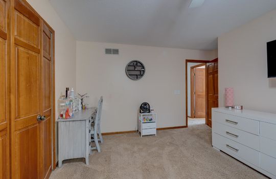 3388 Shadywood Int-39