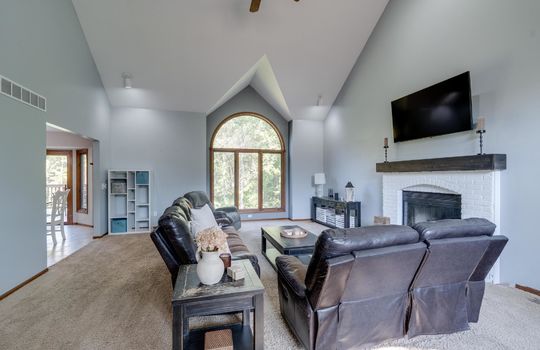 3388 Shadywood Int-5