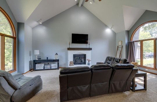 3388 Shadywood Int-6