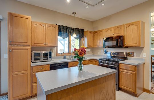 7733 Kensington Rd Int-10