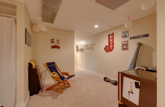 7733 Kensington Rd Int-40