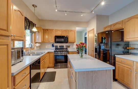 7733 Kensington Rd Int-9