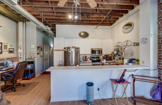 100 S Huron St 5B Int-17