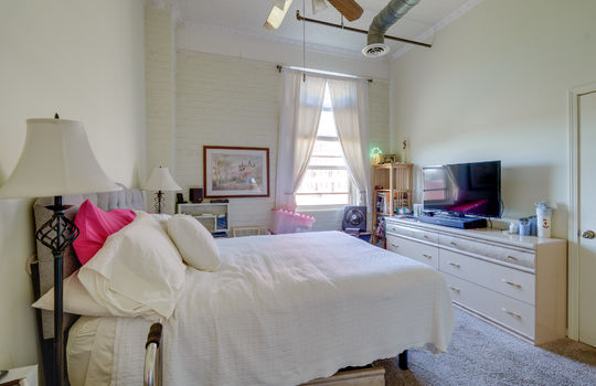 100 S Huron St 5B Int-8