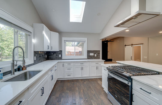 1530 Coventry Int-12