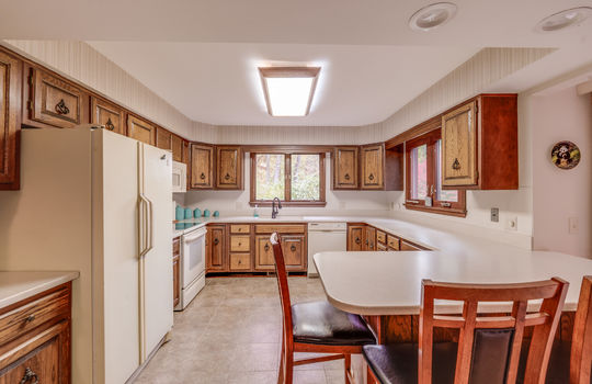 2731 Ralphwood Int-11