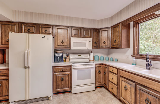 2731 Ralphwood Int-13