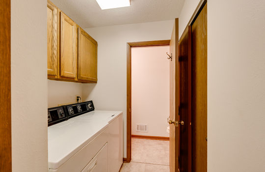 2731 Ralphwood Int-15