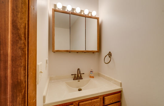 2731 Ralphwood Int-16