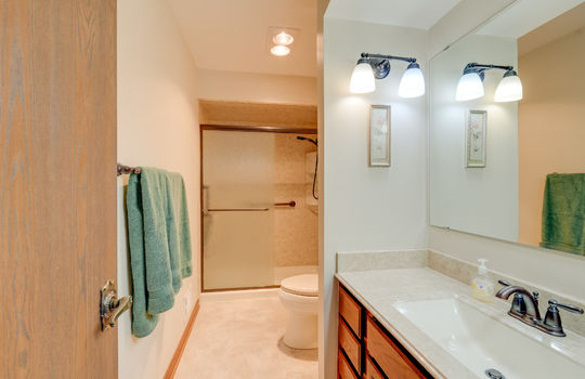 2731 Ralphwood Int-17