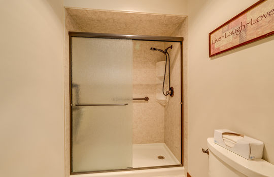 2731 Ralphwood Int-18