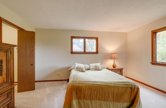 2731 Ralphwood Int-19