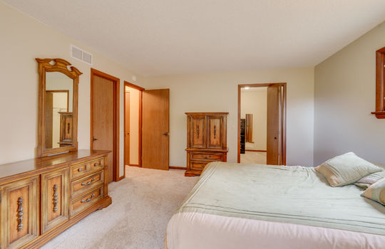 2731 Ralphwood Int-20