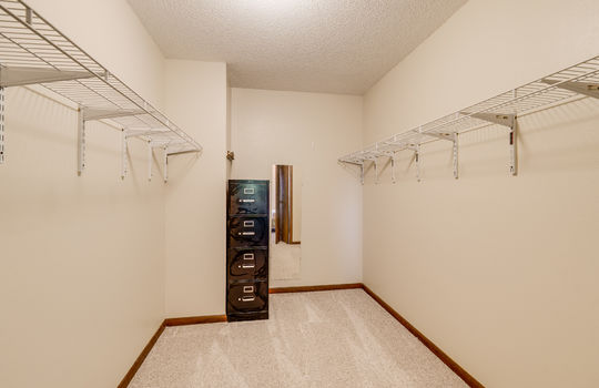 2731 Ralphwood Int-21