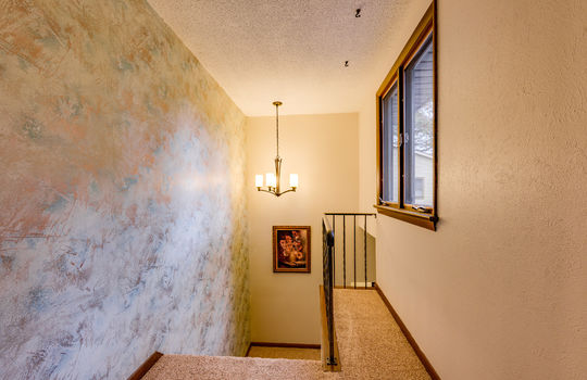 2731 Ralphwood Int-23