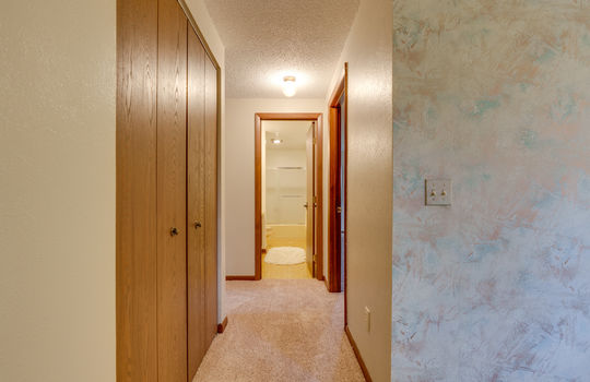 2731 Ralphwood Int-24