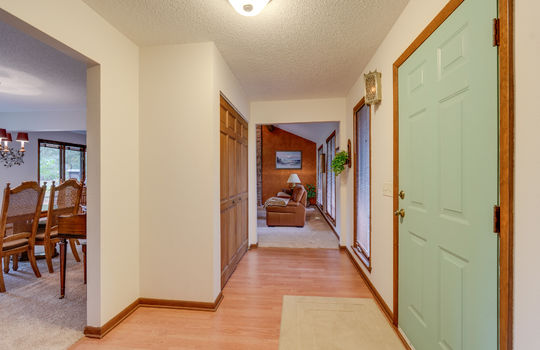 2731 Ralphwood Int-3