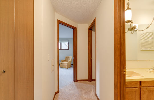 2731 Ralphwood Int-30