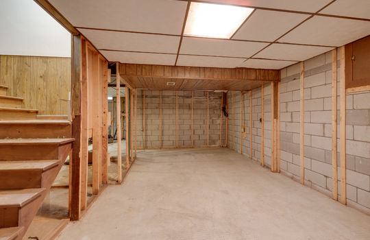 2731 Ralphwood Int-35